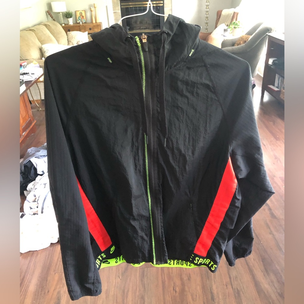 Nike sports Dri-fit windrunner -M-